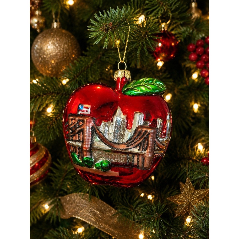 New York City 2012 Glass Apple Christmas Ornament Brooklyn Bridge Skyline Red